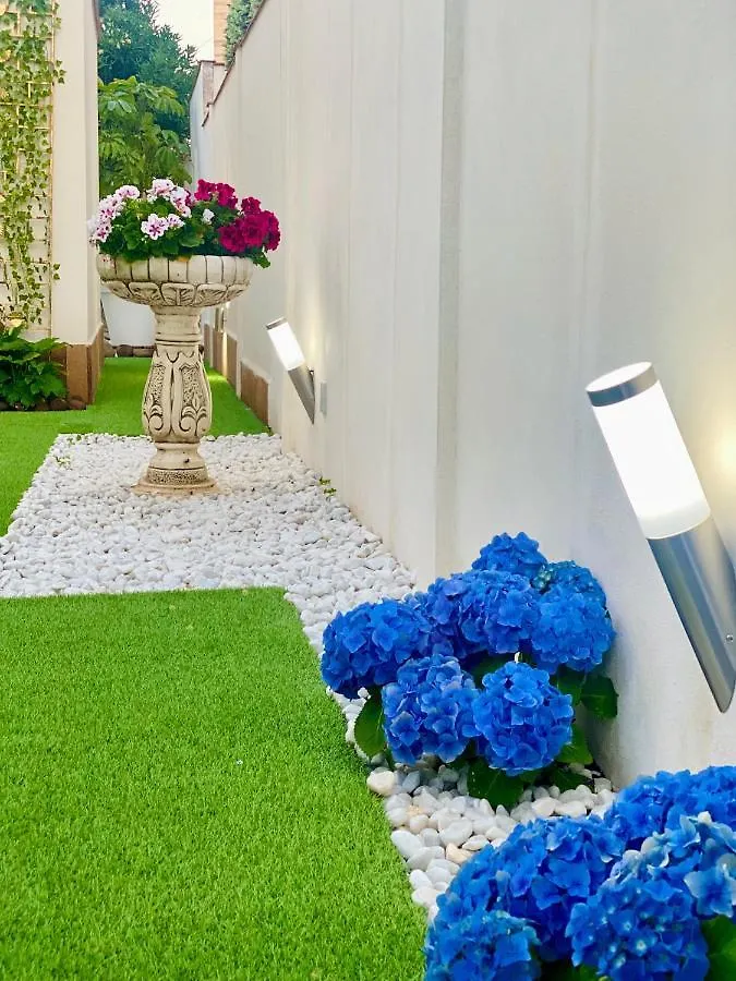 Villa Paradise, Urban Oasis By -Toprentalsbarcelona- Esplugues de Llobregat 0*,  Španělsko